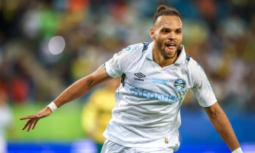 Braithwaite salva o Grêmio na estreia