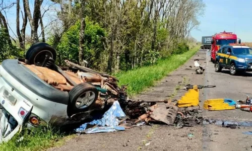 Homem de 64 anos morre após colisão entre carro e caminhão na BR-158 em Palmeira das Missões