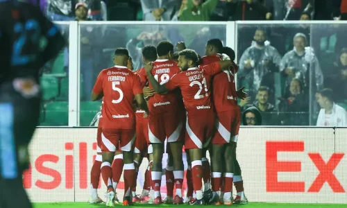 Inter desperdiça três pênaltis, mas goleia e classifica na Copa do Brasil