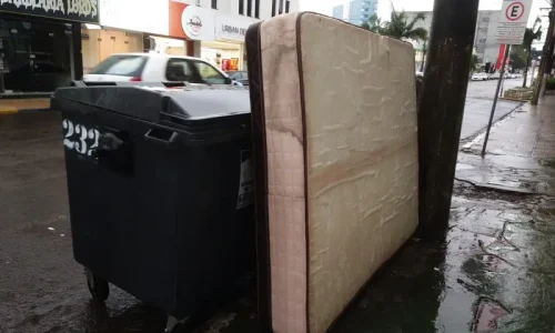 Descarte de lixo em locais impróprios em Santiago tem se repetido