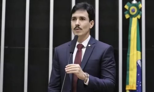 PEC que isenta veículos com mais de 20 anos de IPVA avança na Câmara